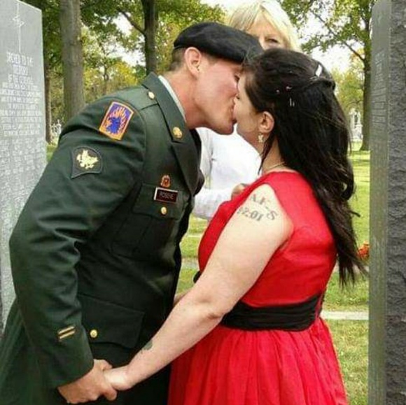 Meet your Posher, Liz - Picture 2 of 3